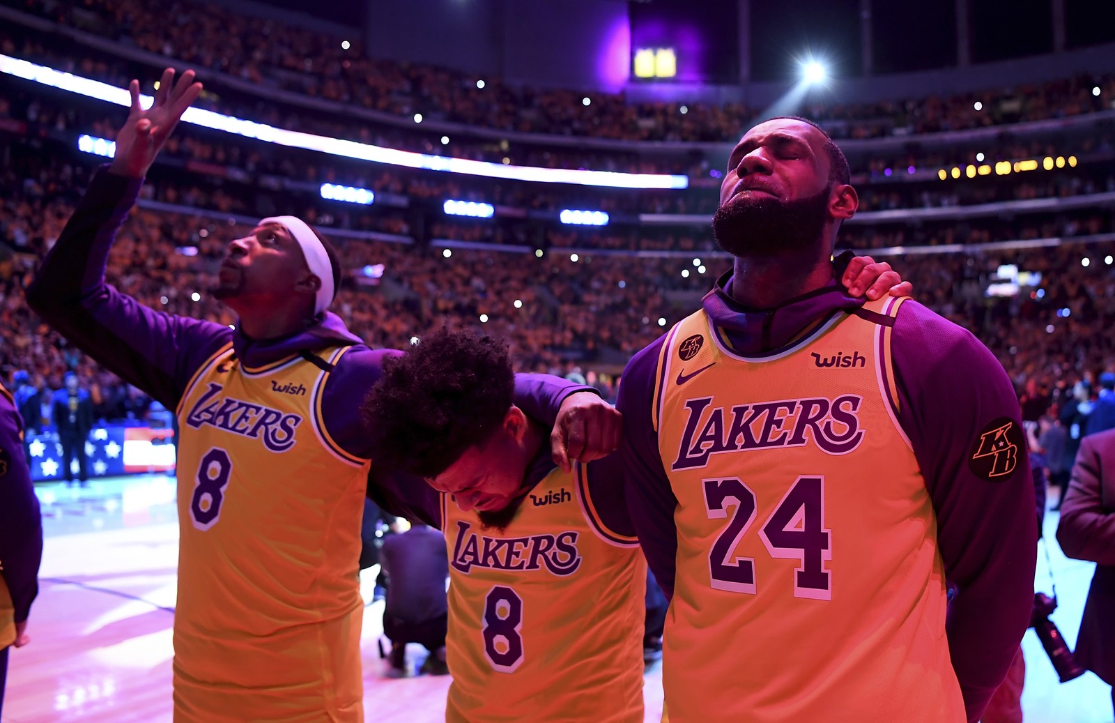 lebron james wearing kobes