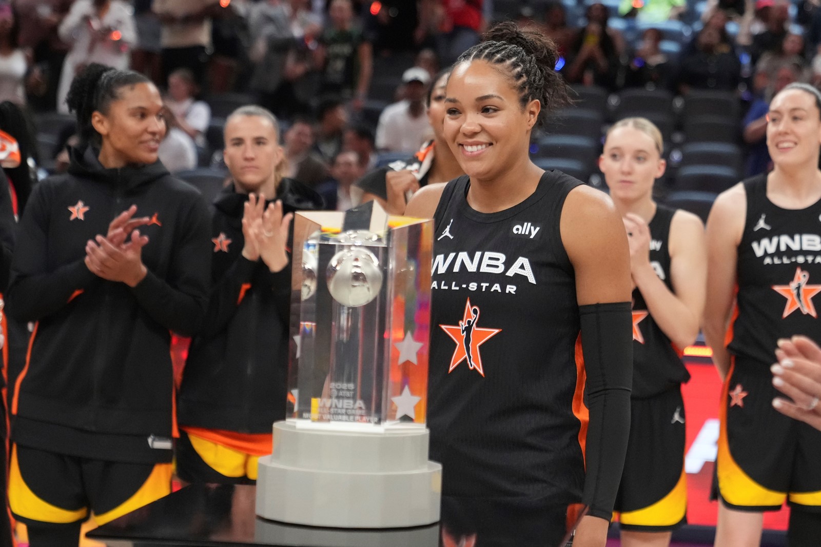CT_IC_1057813145_1057858465_012-0721_WNBA_All_Star_Game_Basketball_73480--94bbc.jpg