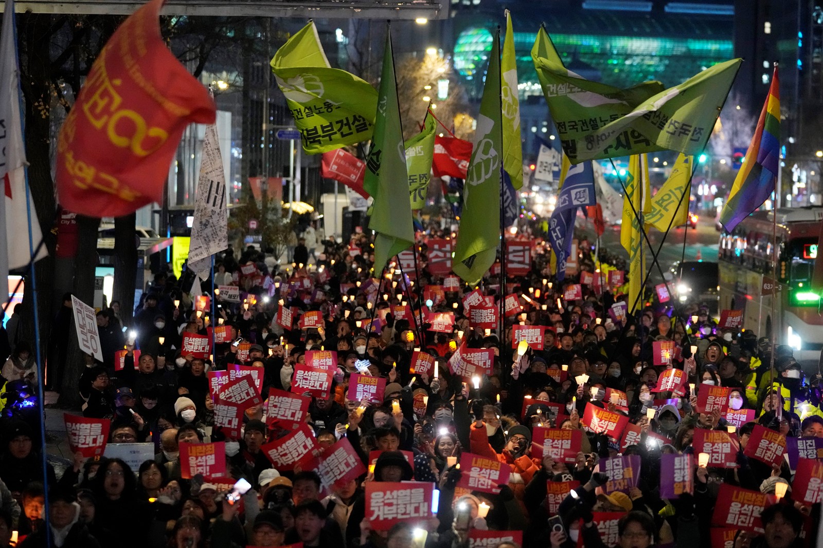 CT_IC_1051082998_1051119180_004-1208_South_Korea_Martial_Law_48188--7cc4b.jpg