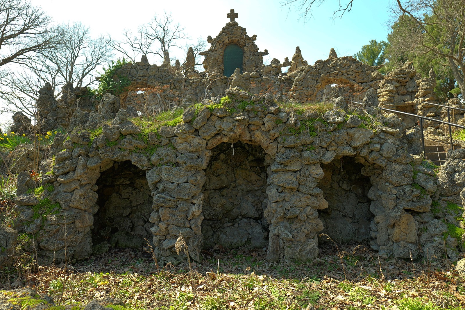 CT_IC_1056249840_1056296852_001-0601_PTB-L-MONASTERY-FUTURE-0601-01.jpg