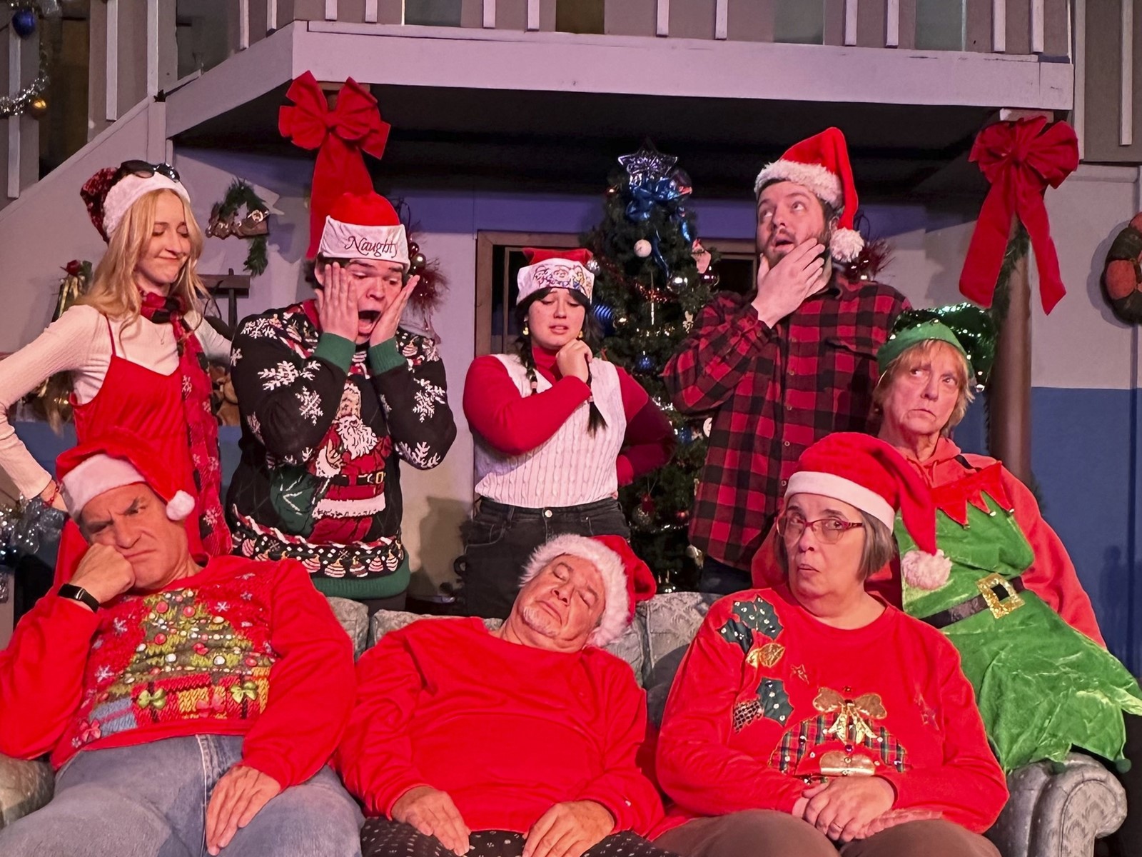 CT_IC_1030595290_1030574892_006-1215_dysfunctional-xmas-st-1216.jpg