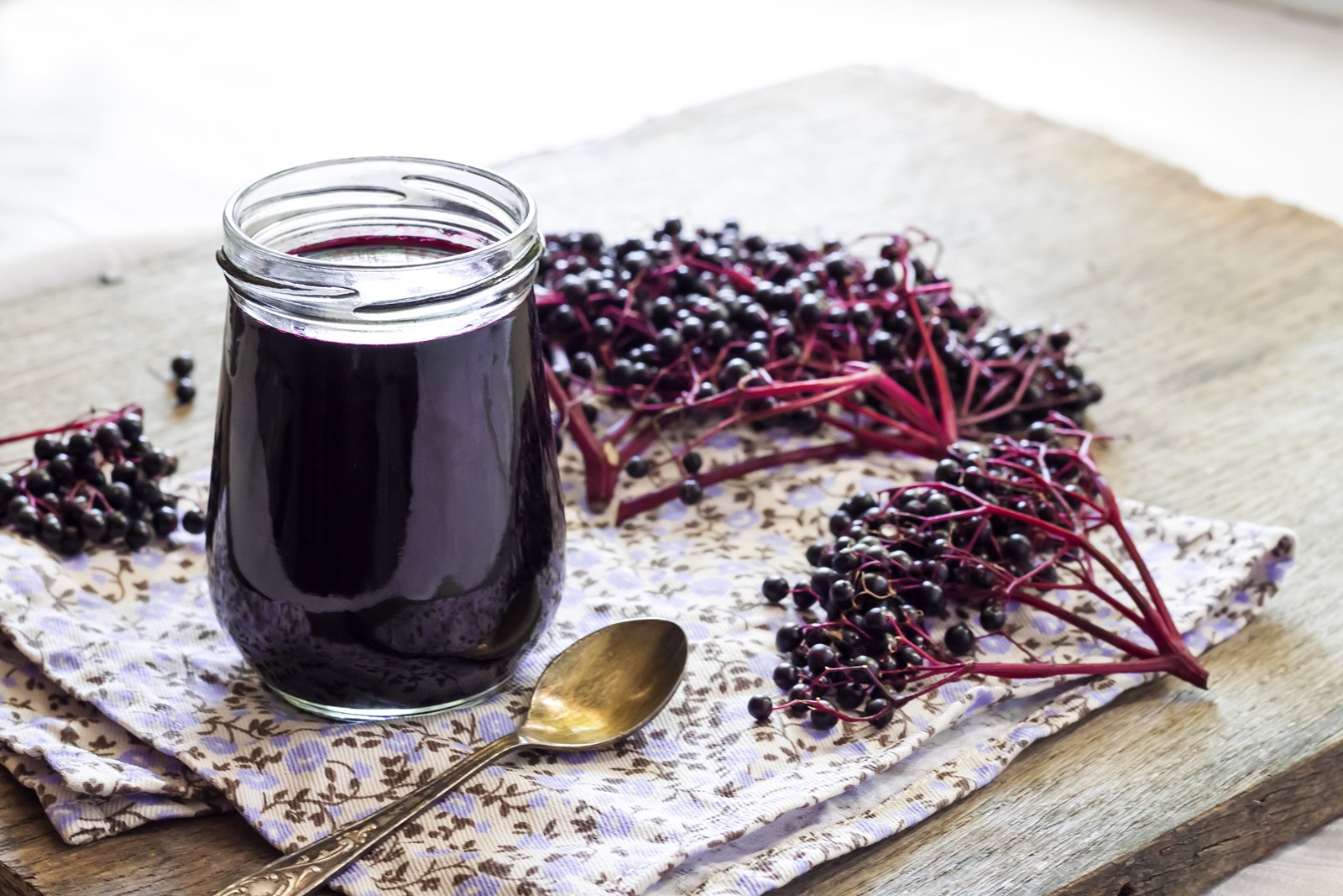 CT_IC_1057690241_1057379548_010-0717_0703_NWS_DPS-Z-sc-hlth-elderberry-syrup.jpg