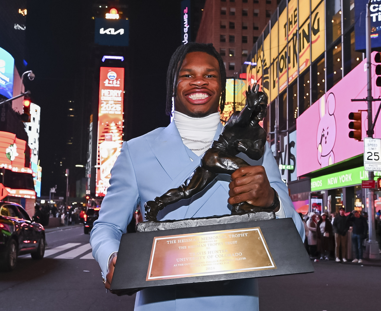 CT_IC_1051311017_1051391573_014-1217_Heisman_Trophy_Football_13283--b7e8a.jpg