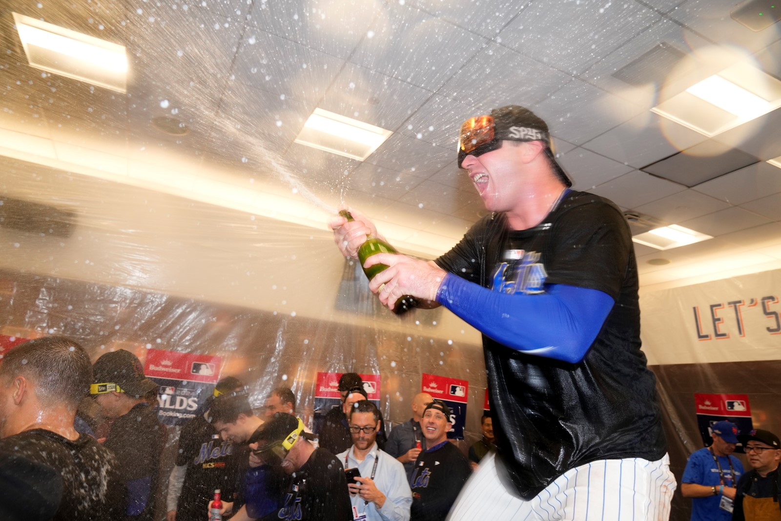 CT_IC_1049455766_1049489946_017-1011_NLDS_Phillies_Mets_Baseball_93066--2edf7.jpg