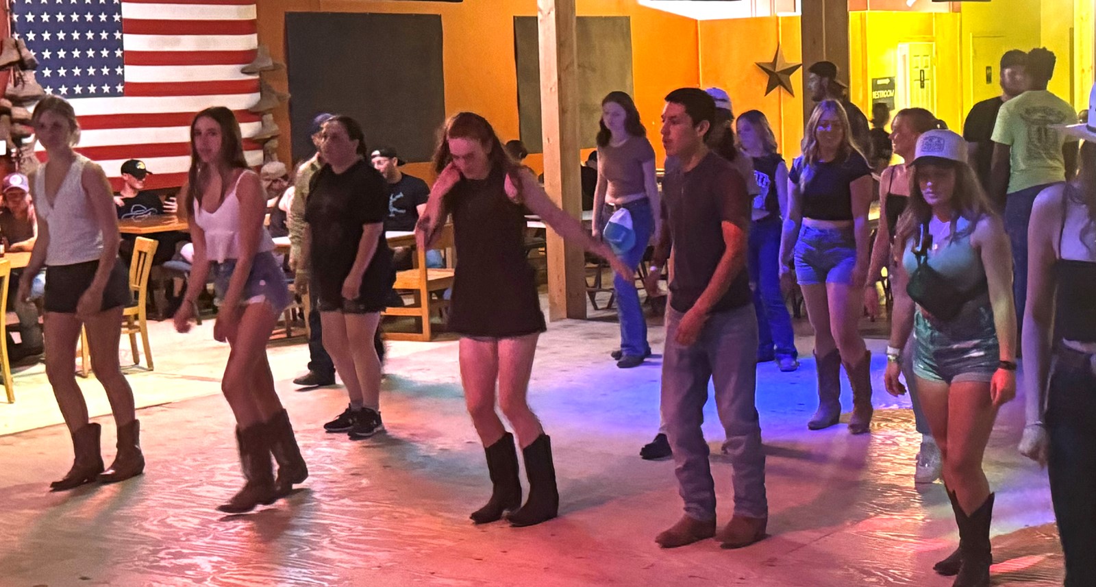 CT_IC_1048222429_1048353556_001-0904_PTB-L-LINE-DANCING-0904-02.jpg
