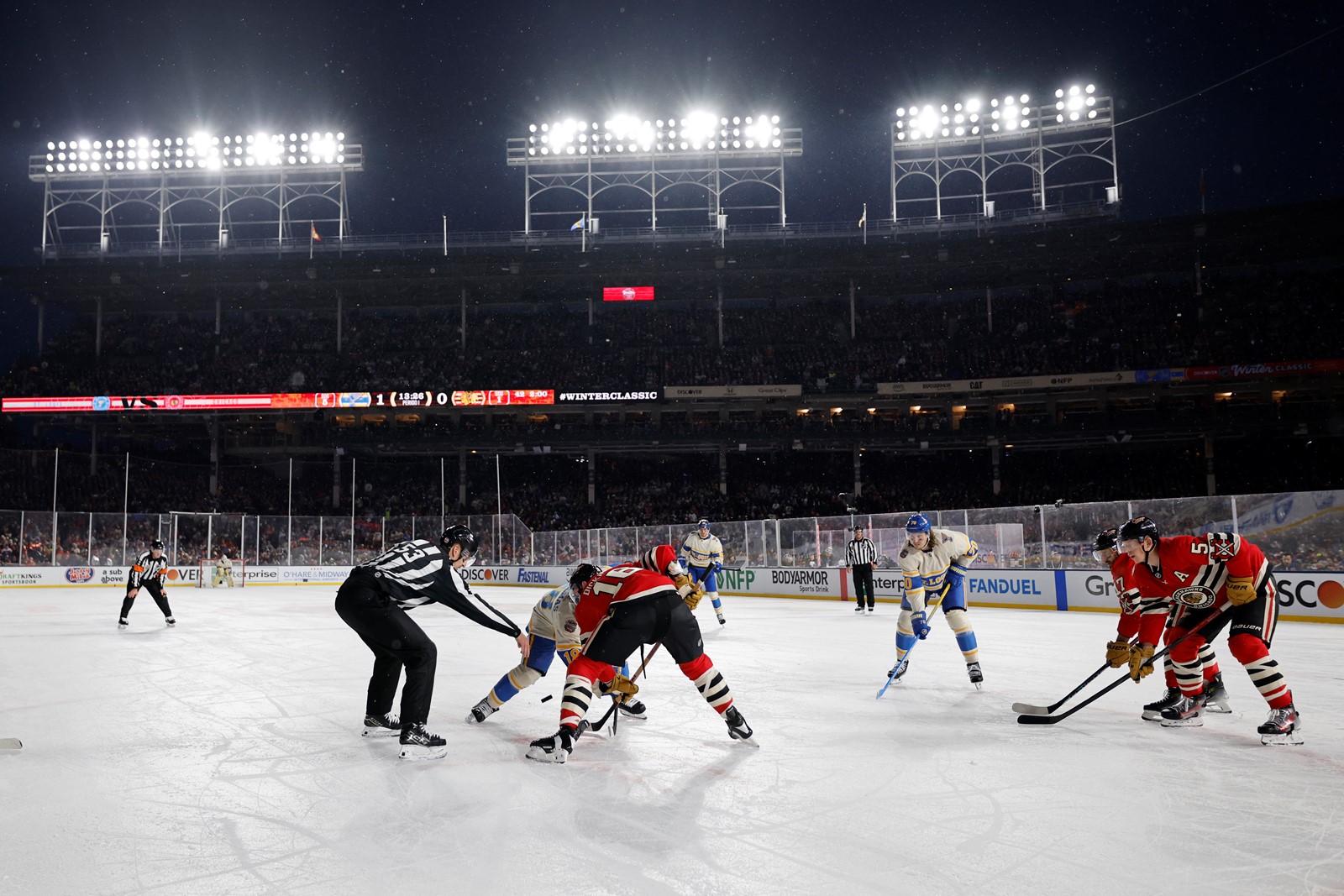 CT_IC_1051711205_1051742478_014-0101_AFP-Getty_Discover NHL Winter Classic - St Louis Blues v Chi(7)#6.jpg