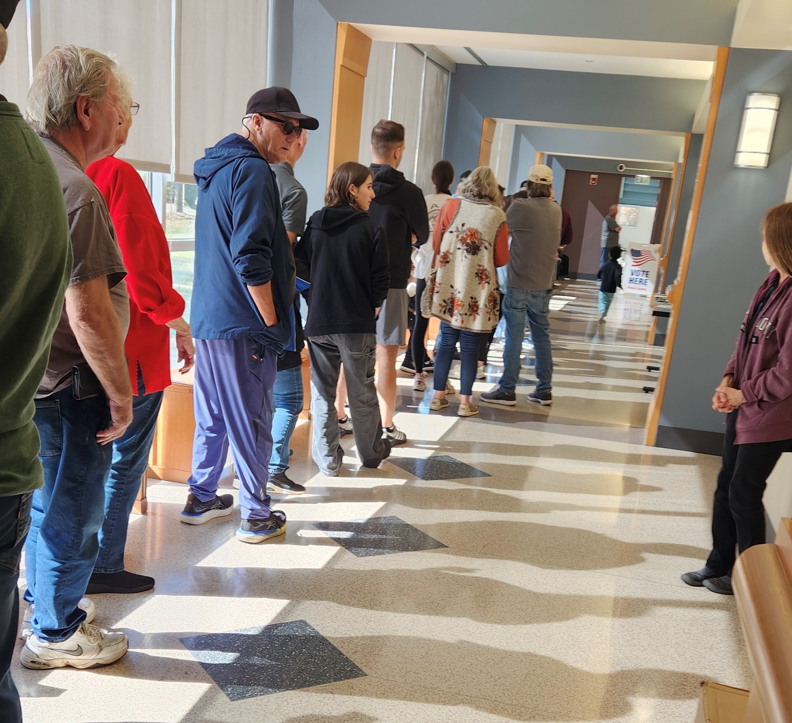 CT_IC_1052626572_1052719895_001-0204_PTB-L-EARLY-VOTING-1009-03_f1553d.jpg