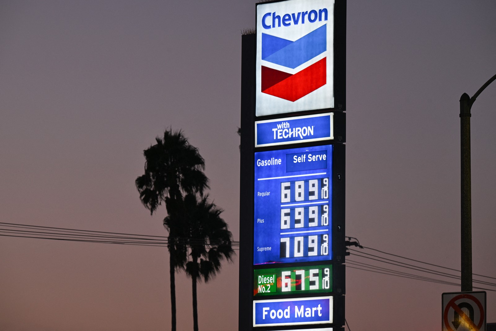 CT_IC_1047372515_1047386874_008-0806_AFP-Getty_FILES-US-ENVIRONMENT-POLITICS-CHEVRON#1.jpg
