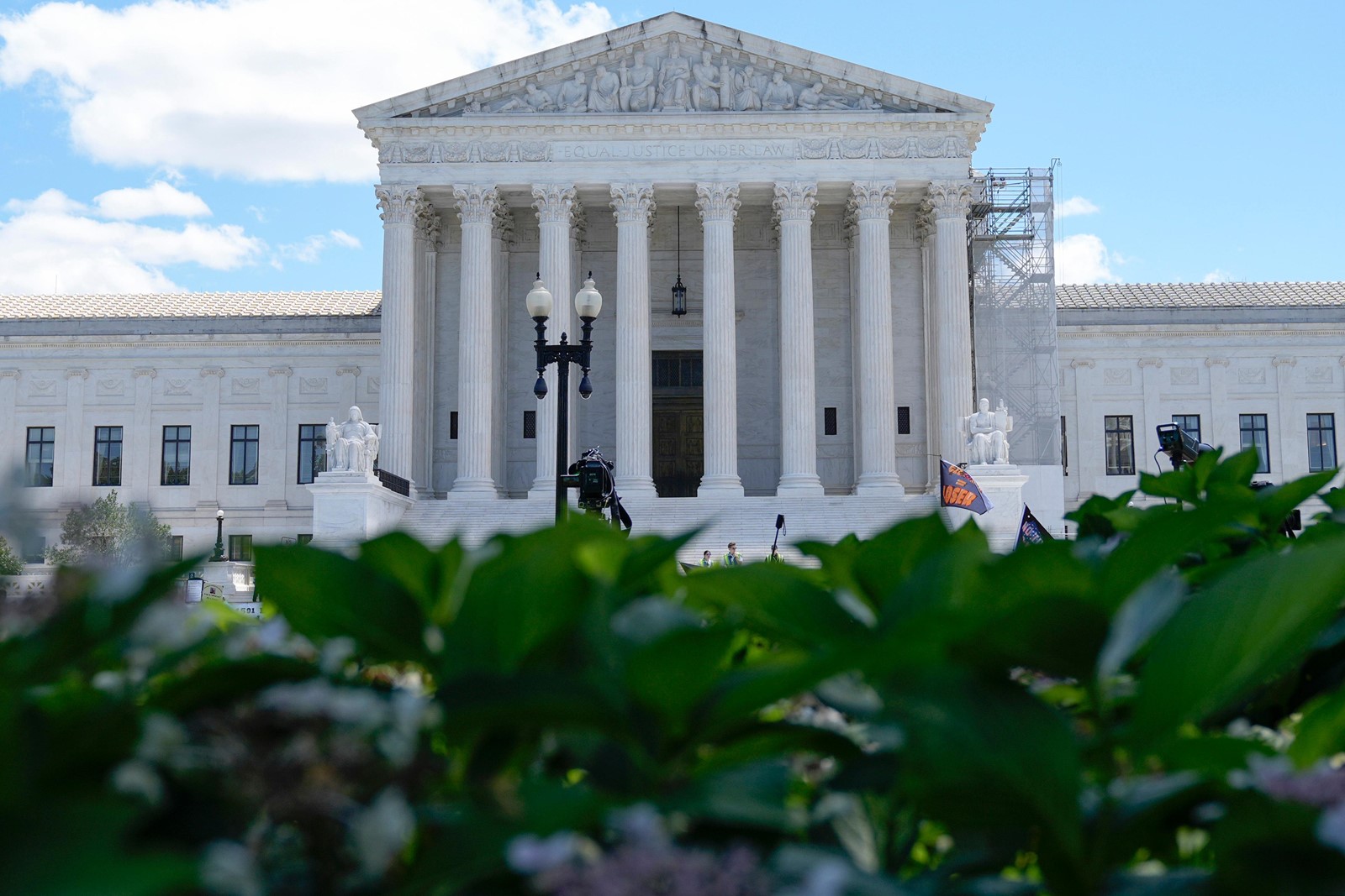 CT_IC_1046661275_1046702418_010-0714_Supreme_Court_Trump_Immunity_77623_2c6f11.jpg