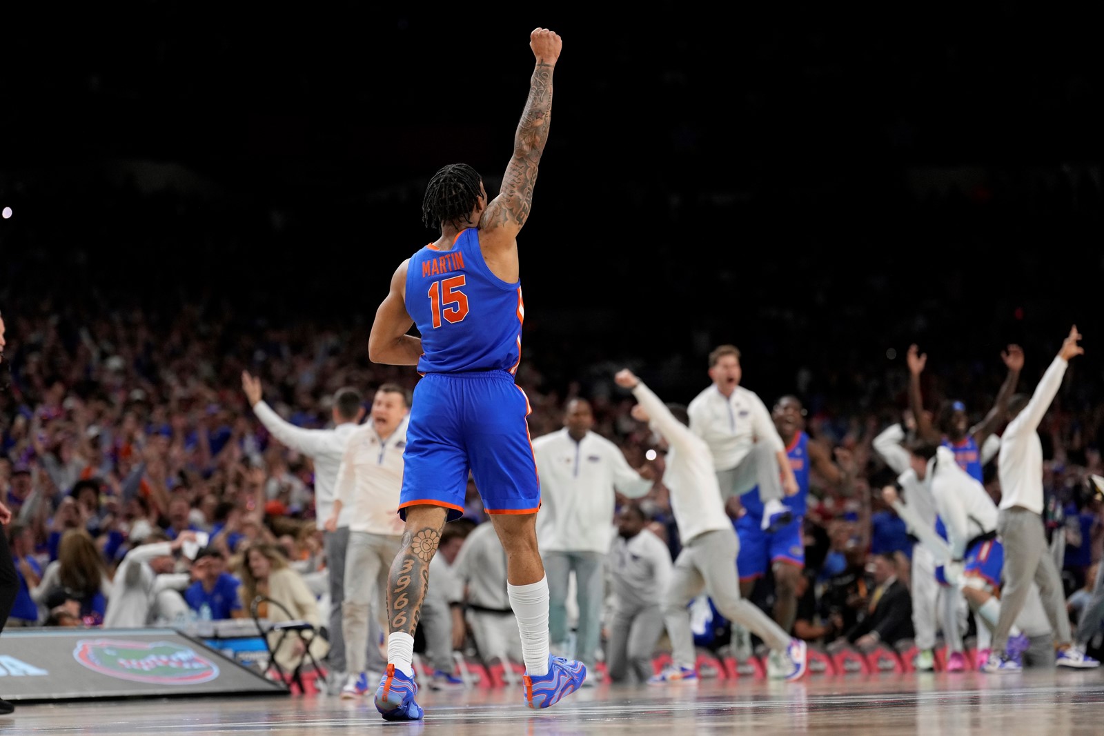 EE_IC_1053744371_1054622194_004-0408_NCAA_Florida_Houston_Basketball_51873--1ba0f.jpg