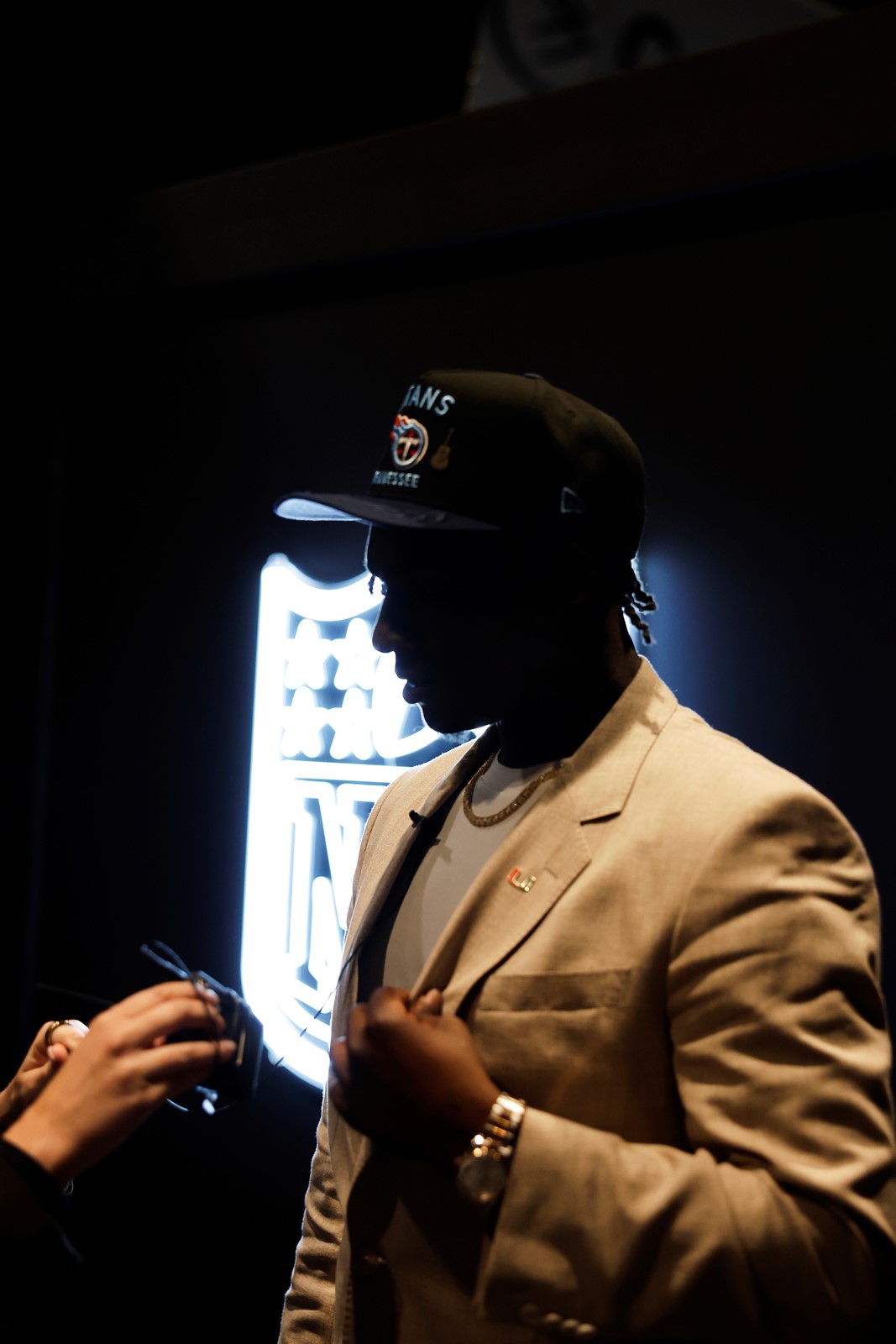 EE_IC_1054232100_1055126839_004-0425_NFL_Draft_Football_61407--df8b4.jpg