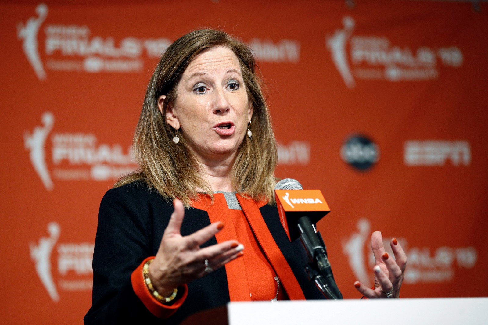 CT_IC_1049526710_1049596298_014-1015_WNBA_Finals_Commissioner_Basketball_47459--c6fde.jpg