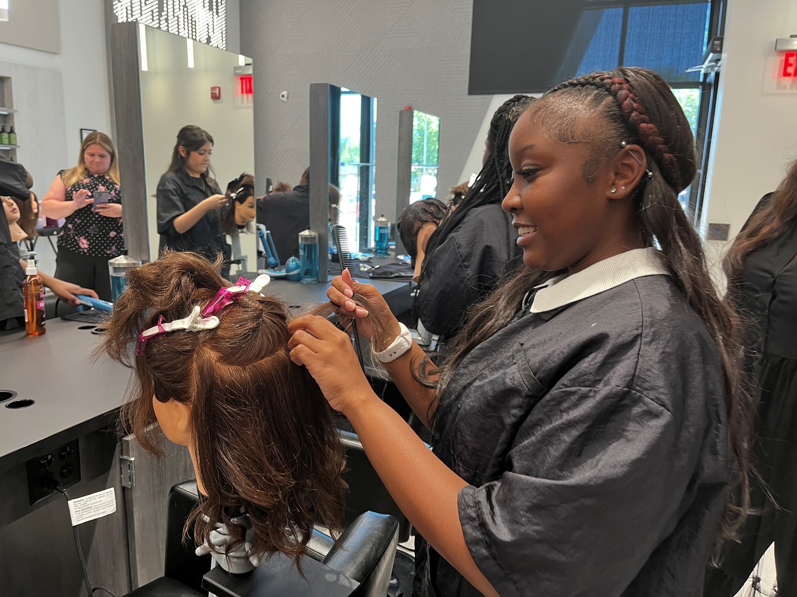 CT_IC_1048445509_1048443732_001-0908_STA-L-cosmetology-programs-02.jpg