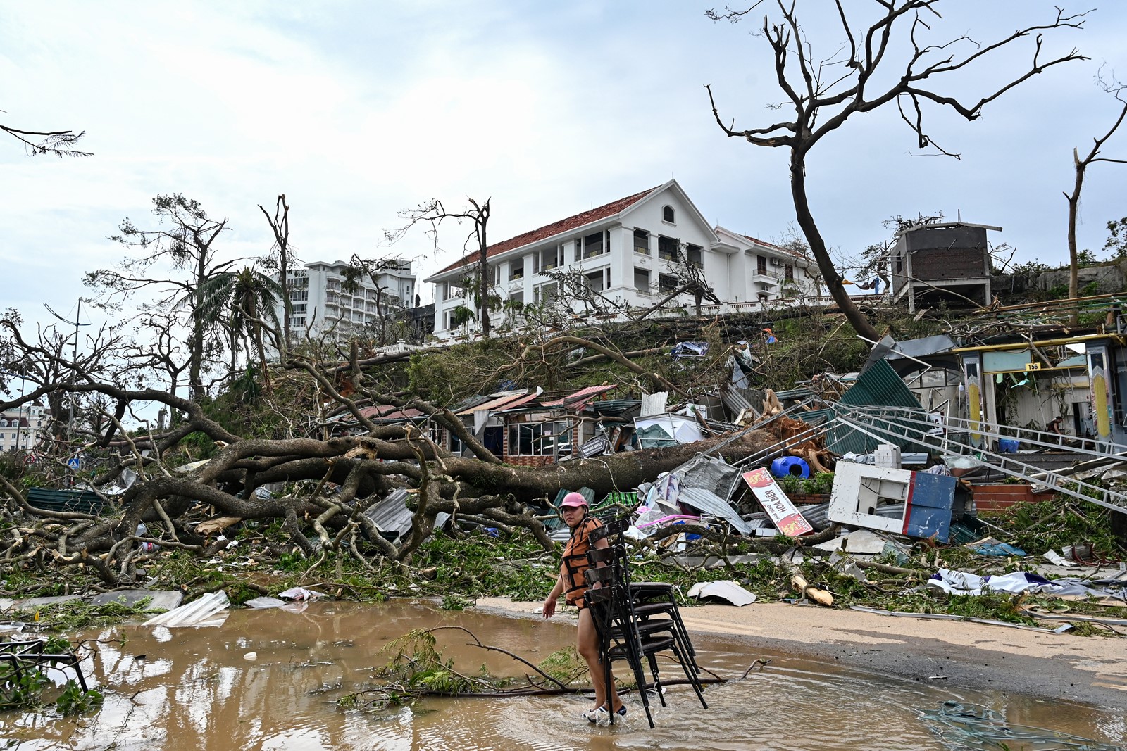 CT_IC_1048445505_1048504628_005-0909_AFP-Getty_TOPSHOT-VIETNAM-CHINA-WEATHER-STORM-CLIMATE(2)#2.jpg