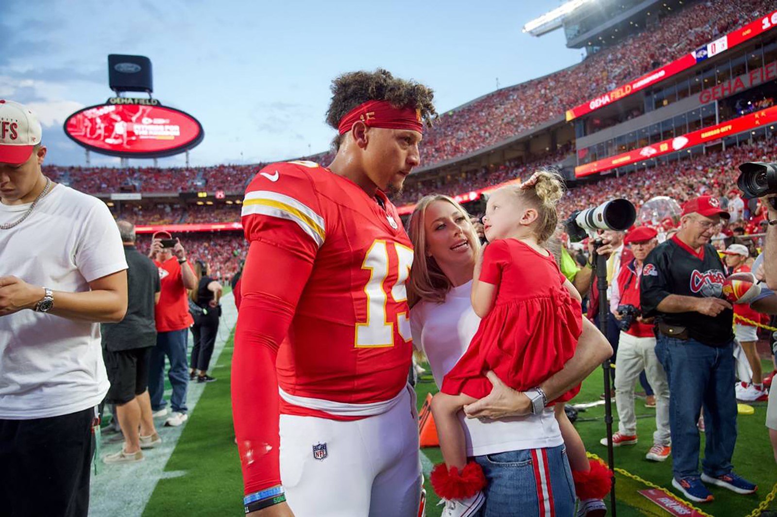 CT_IC_1052328070_1052366078_016-0123_0122_NWS_mahomes2.jpg