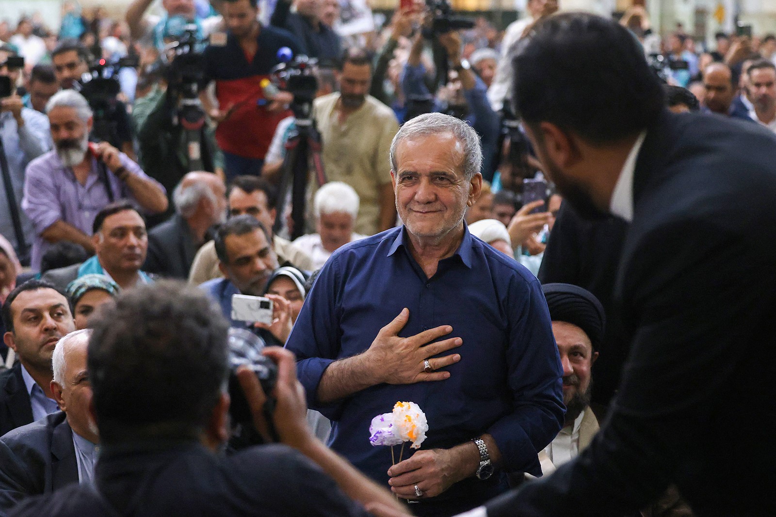 CT_IC_1046451589_1046528179_006-0707_AFP-Getty_IRAN-POLITICS-ELECTION(2)#1.jpg