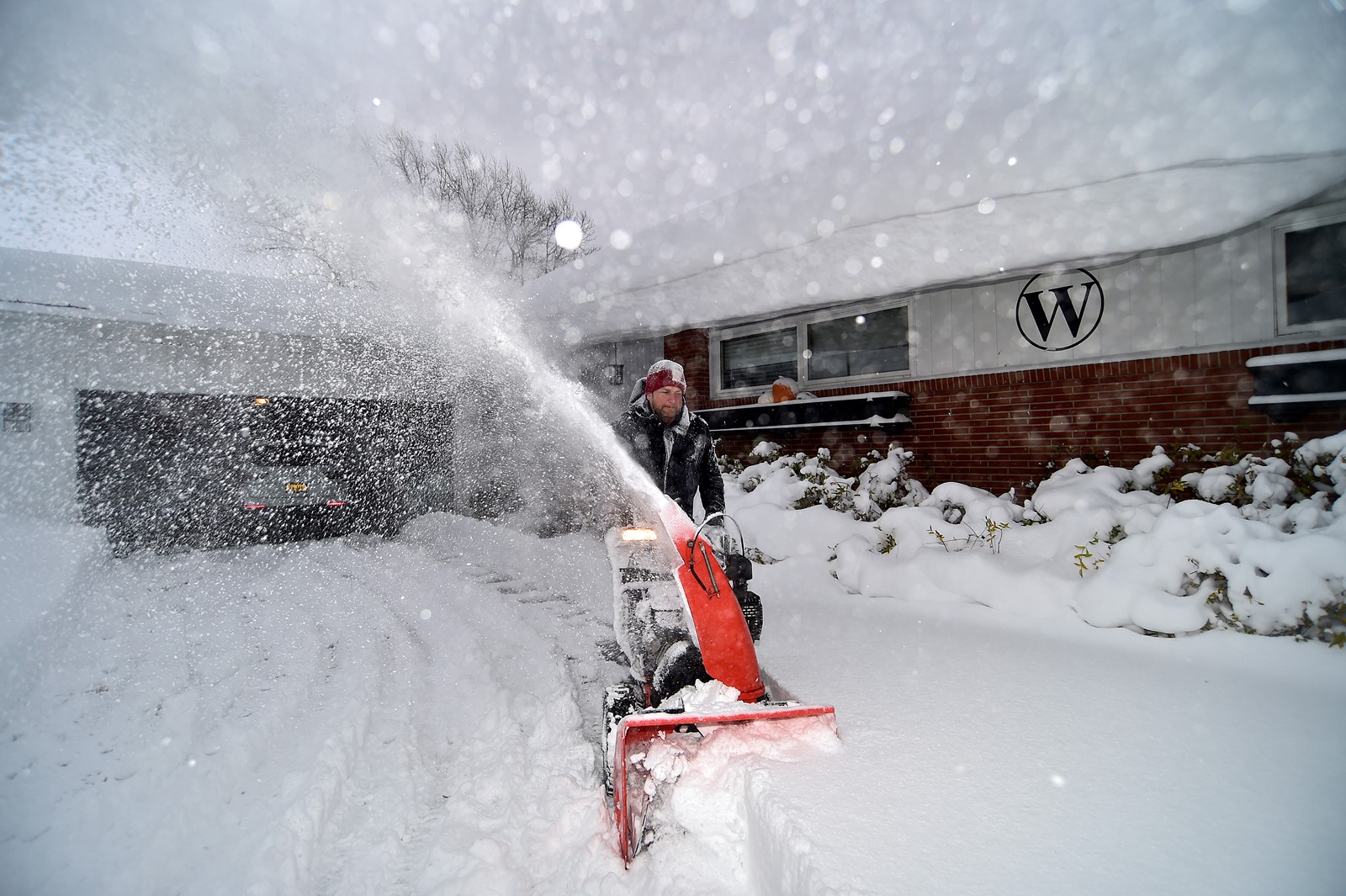 CT_IC_1050873662_1050969232_004-1202_AFP-Getty_ BESTPIX  Winter Storm Brings Heavy Snow To .jpg