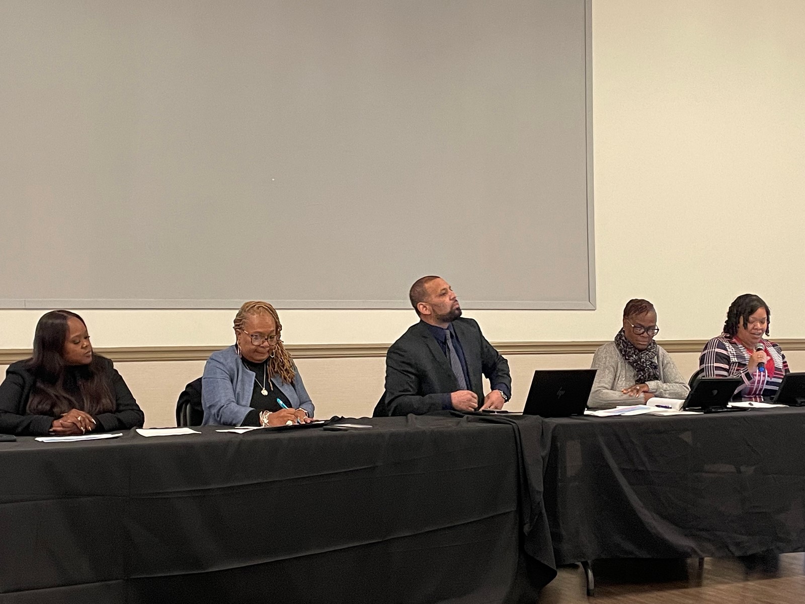 CT_IC_1043490763_1043526669_001-0324_STA-L-dolton-special-meeting-0324-01#1.jpg