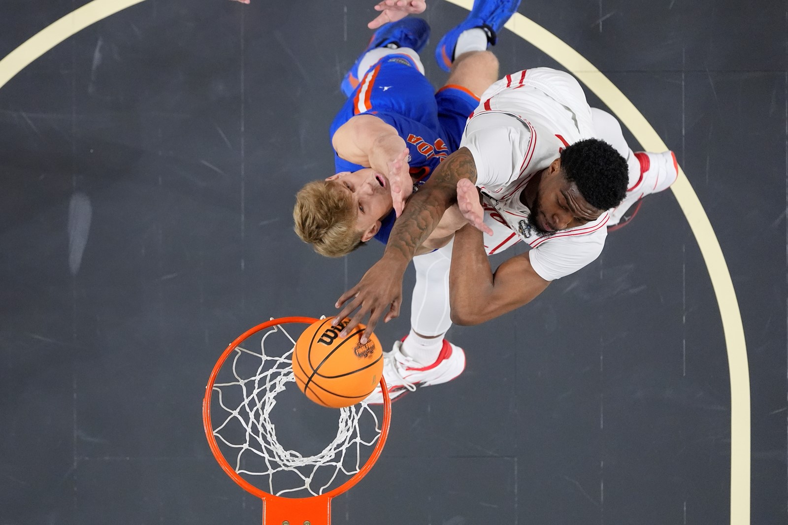 EE_IC_1053744371_1054620563_004-0408_APTOPIX_NCAA_Florida_Houston_Basketball_27661--38637.jpg
