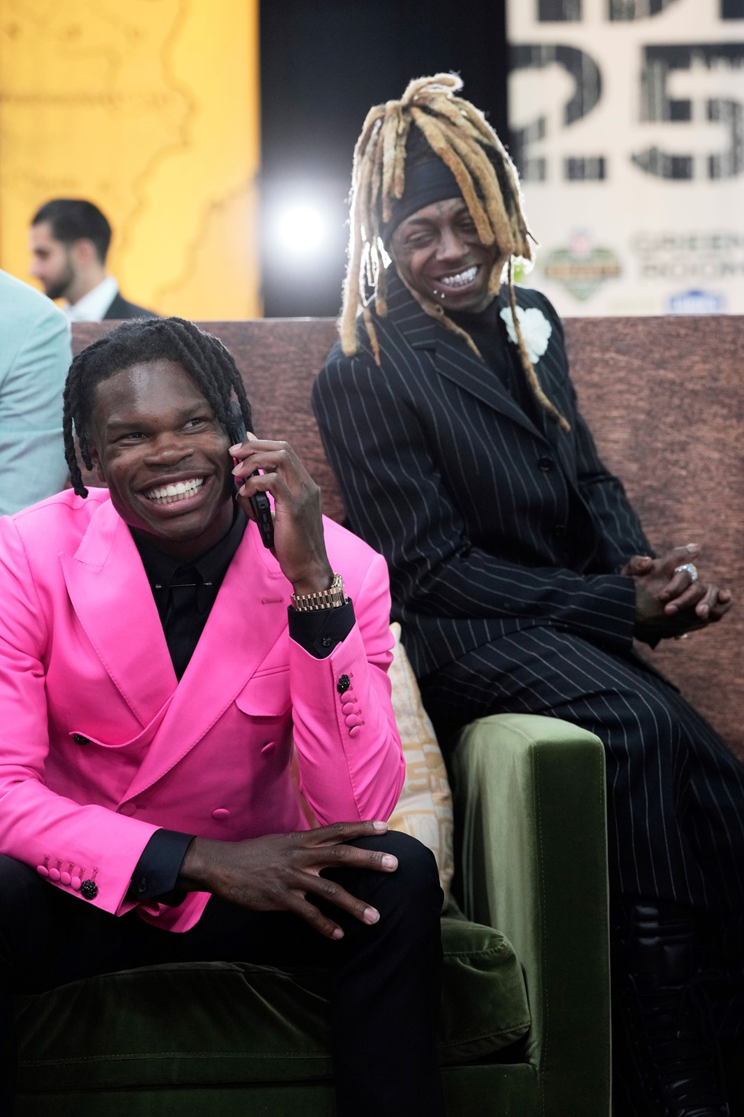 EE_IC_1054232100_1055126849_004-0425_NFL_Draft_Football_85820--3d66d.jpg