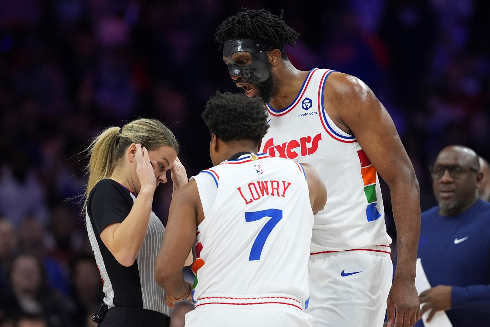 CT_IC_1051564655_1051587779_016-1225_Spurs_76ers_Basketball_70208--a0f39.jpg