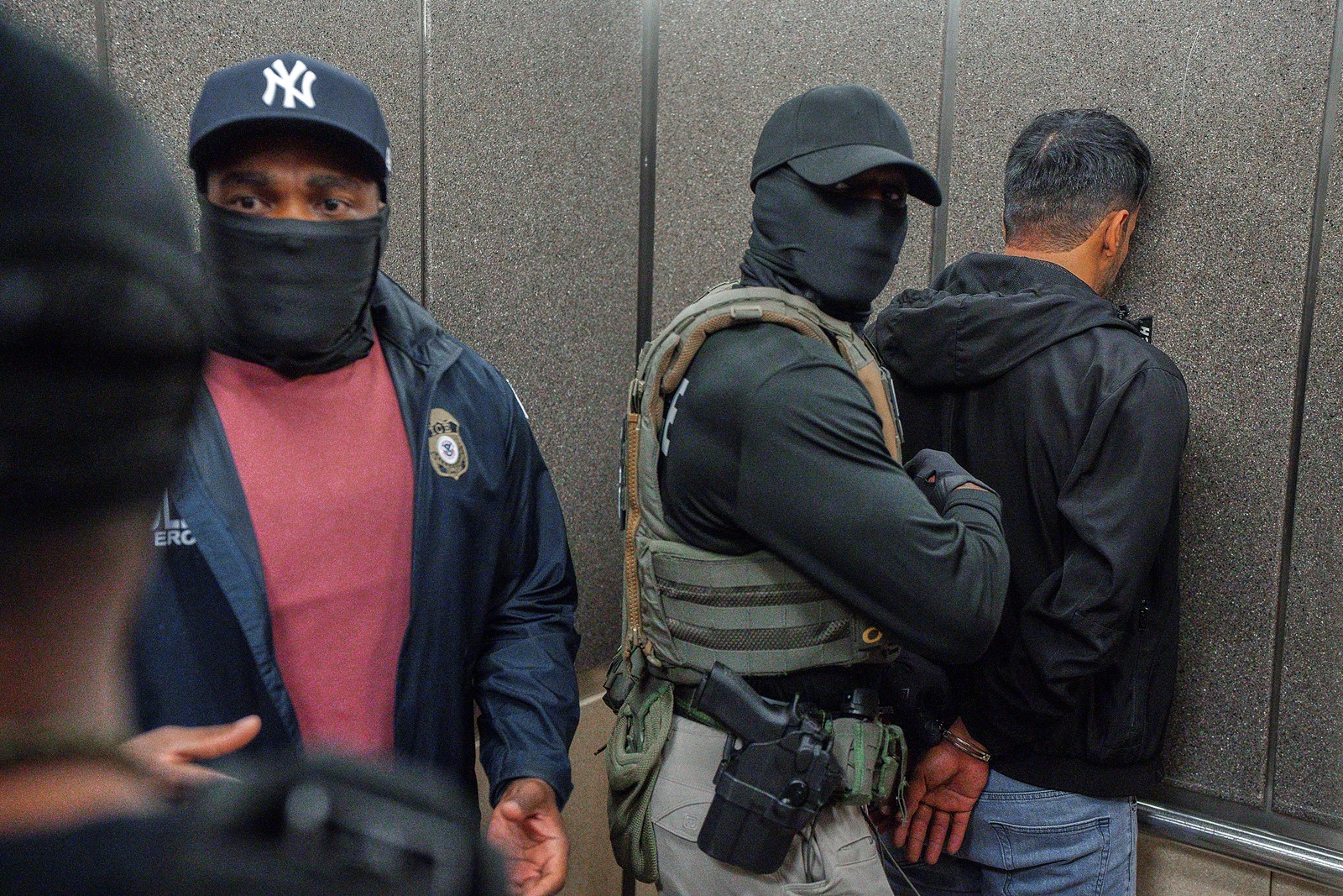 CT_IC_1057780382_1057810241_007-0720_Masked_Law_Enforcement_20193--97c58.jpg