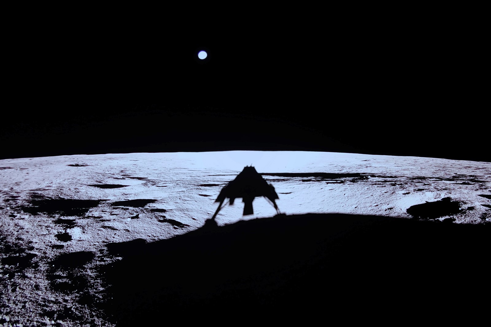 CT_IC_1053472102_1053531258_005-0303_Moon_Landing_28130--e91d2.jpg