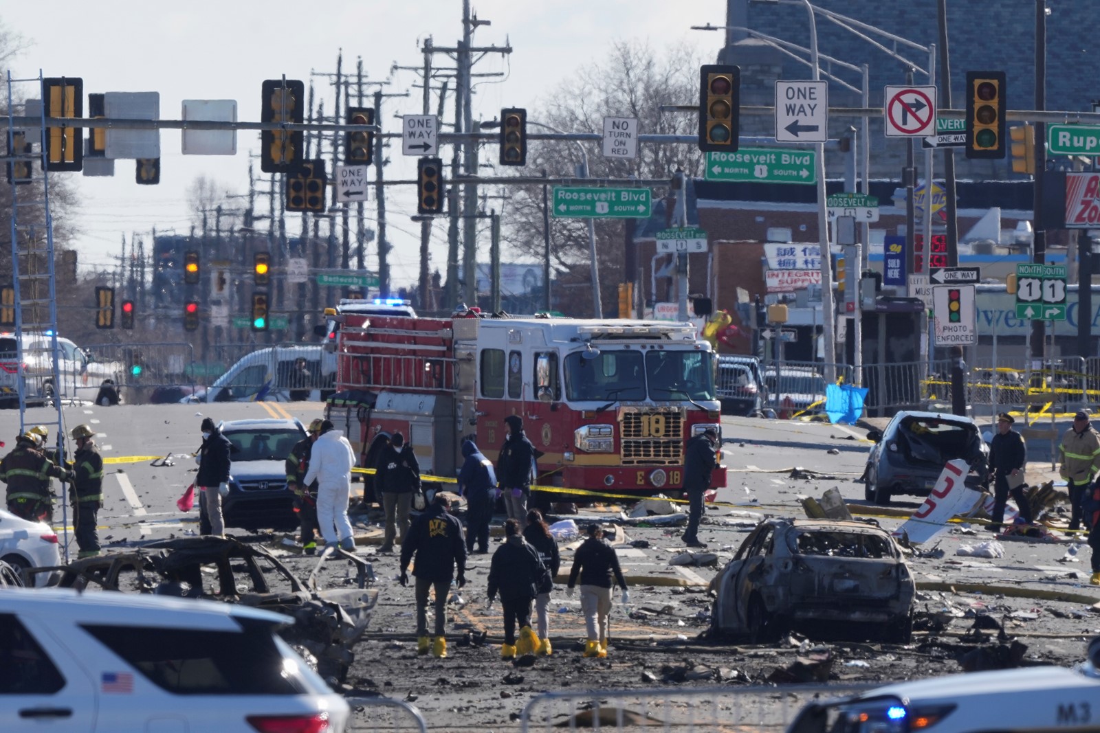 CT_IC_1052595133_1052653758_004-0202_Philadelphia_Small_Plane_Crash_25706--9b5a8#1.jpg