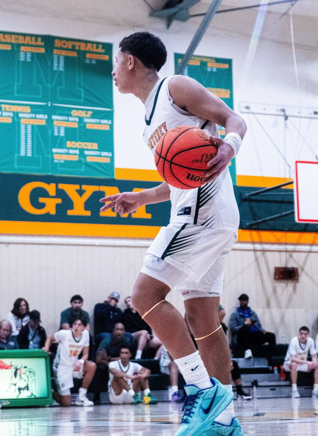 0110_NWS_MCH-L-MONTEREYHOOP-0111-01_1088473043.jpg