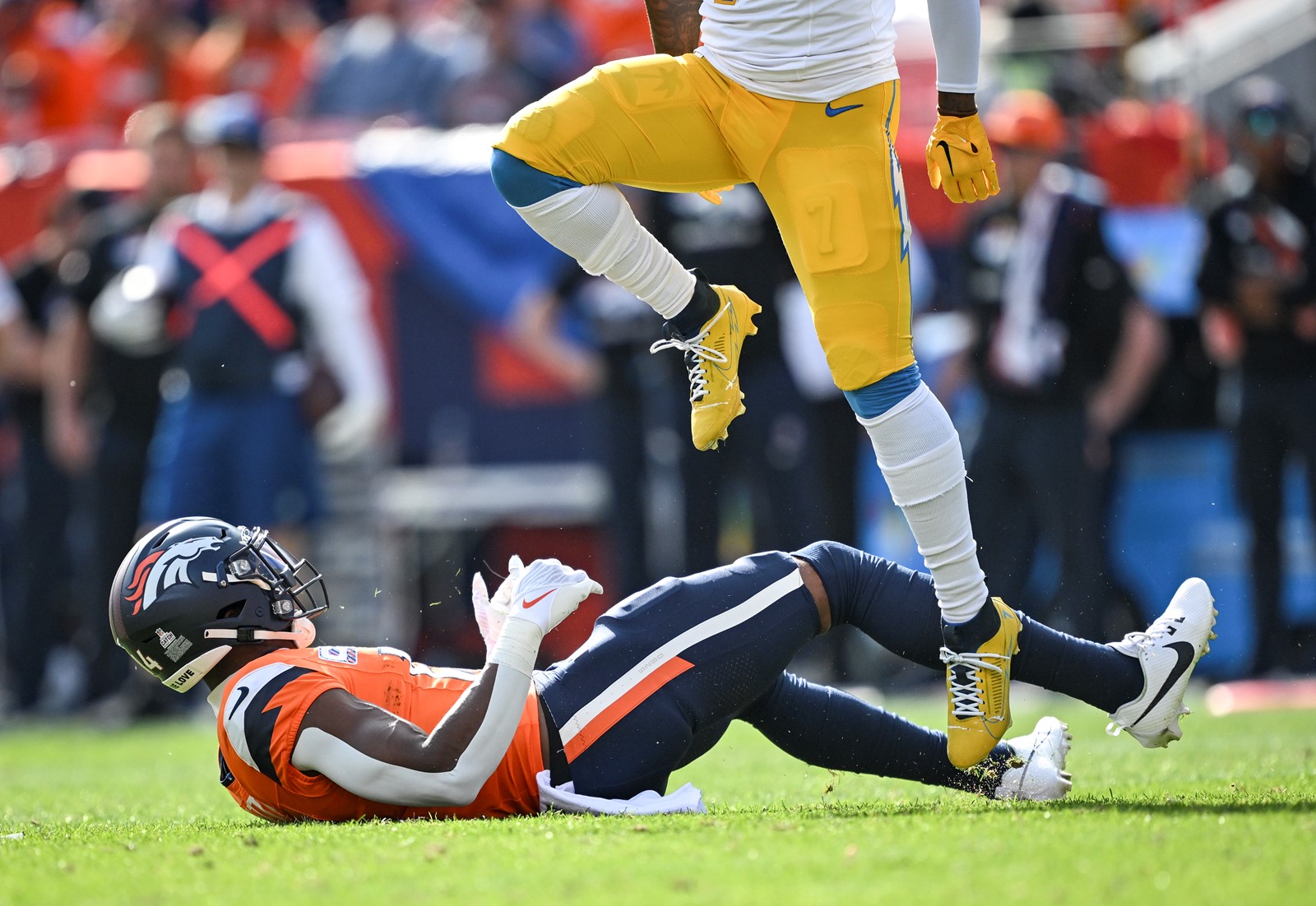 TDP-L-BRONCOS-CHARGERSAO1_7488xxx_1085192176.jpg