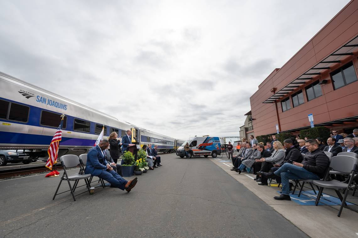 0309_NWS_SJM-Z-AMTRAKCARS-0308_1076013493.jpg