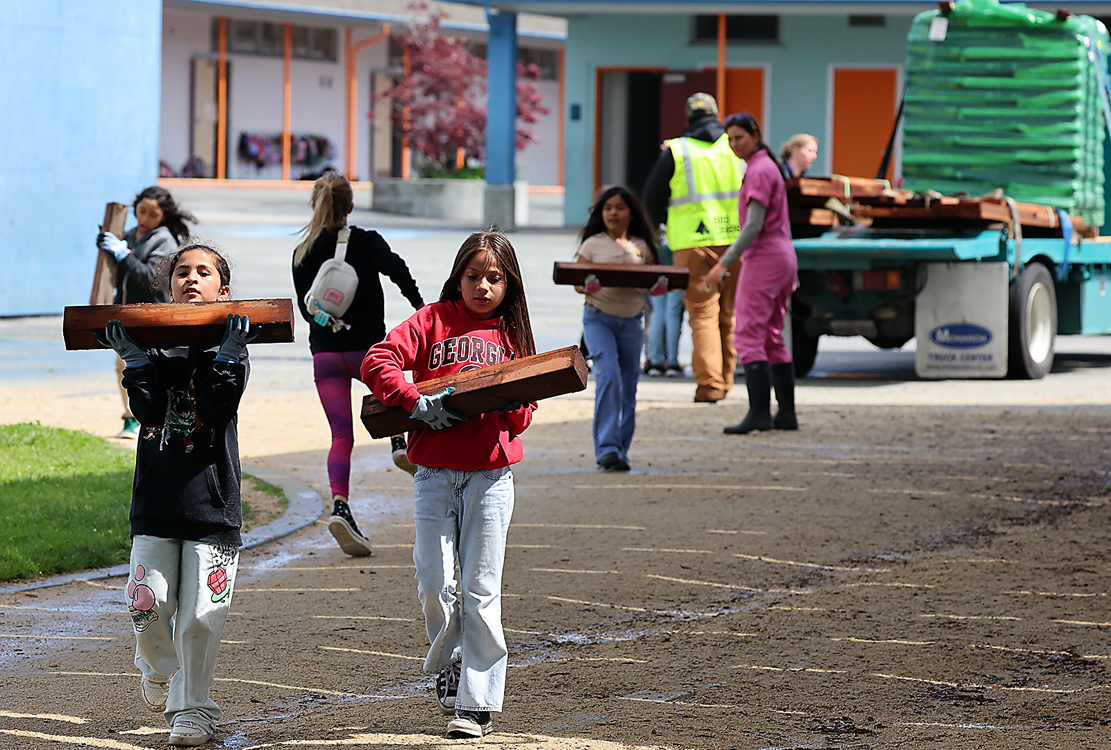 0430_NWS_STC-L-GARDENBOXPAGE-0501-01_1092558625.jpg