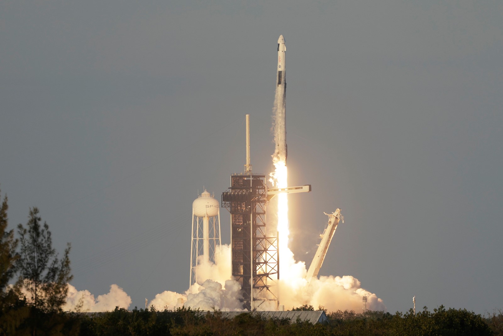 SpaceX_Stuck_Astronauts_47205--5e9ff_1090840341.jpg