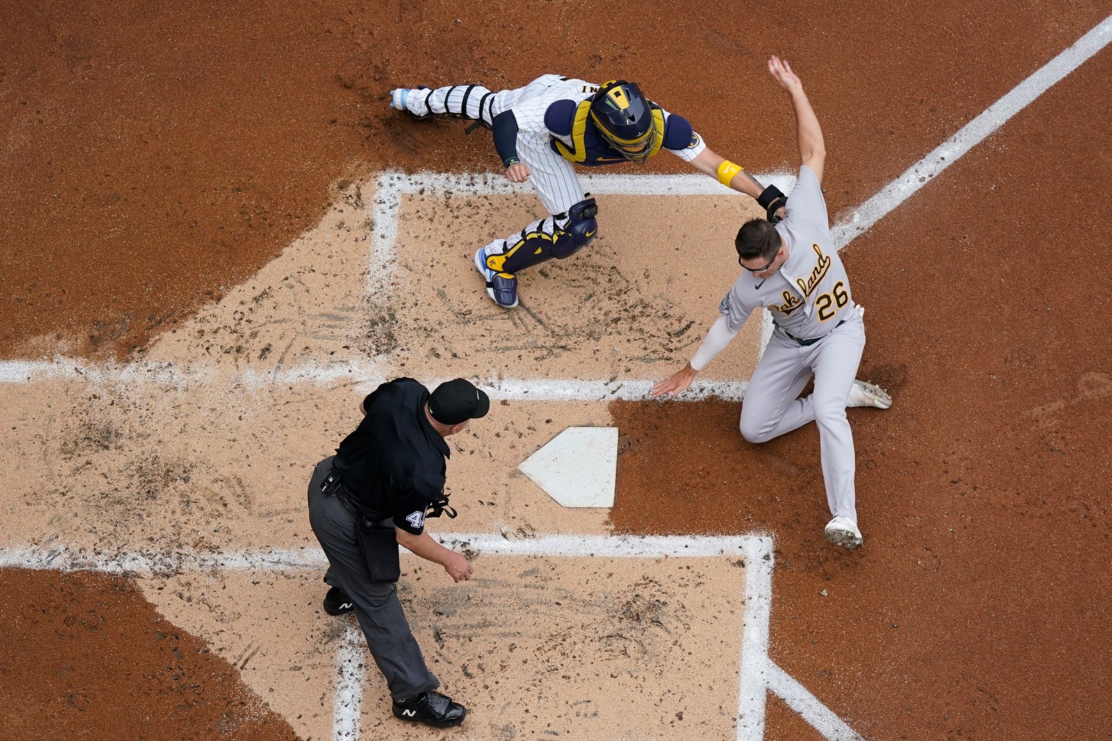APTOPIX_Athletics_Brewers_Baseball_55693--1b0f3#2_1063716011.jpg