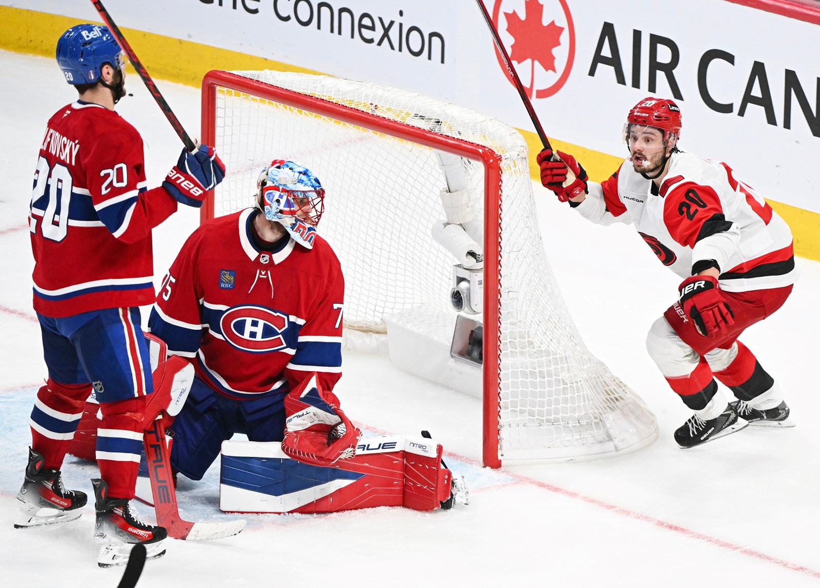 Hurricanes_Canadiens_Hockey_47792--7a282_1107084997.jpg