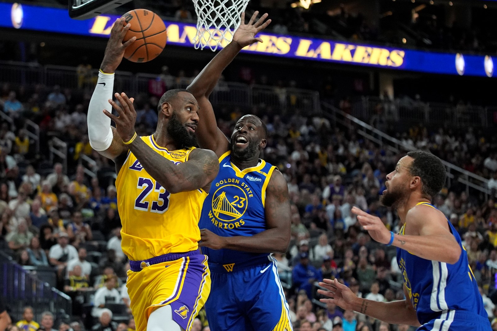 Warriors_Lakers_Basketball_74793--78a29#1_1085280552.jpg