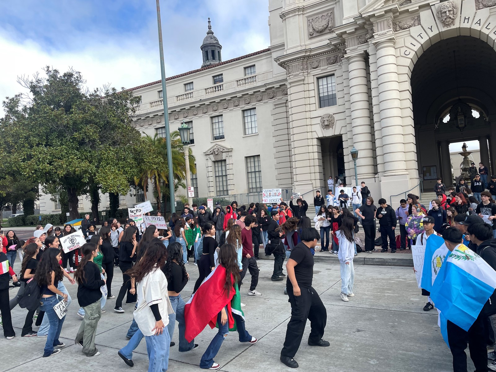 PAS-L-IMMIGRATION-WALKOUT-05_1089548253.jpg