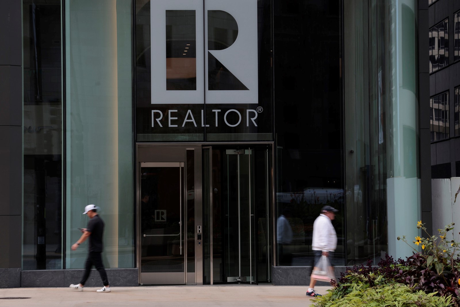 BIZ-REAL-REALTOR-FEES-SETTLEMENT-TB_1076283268.jpg