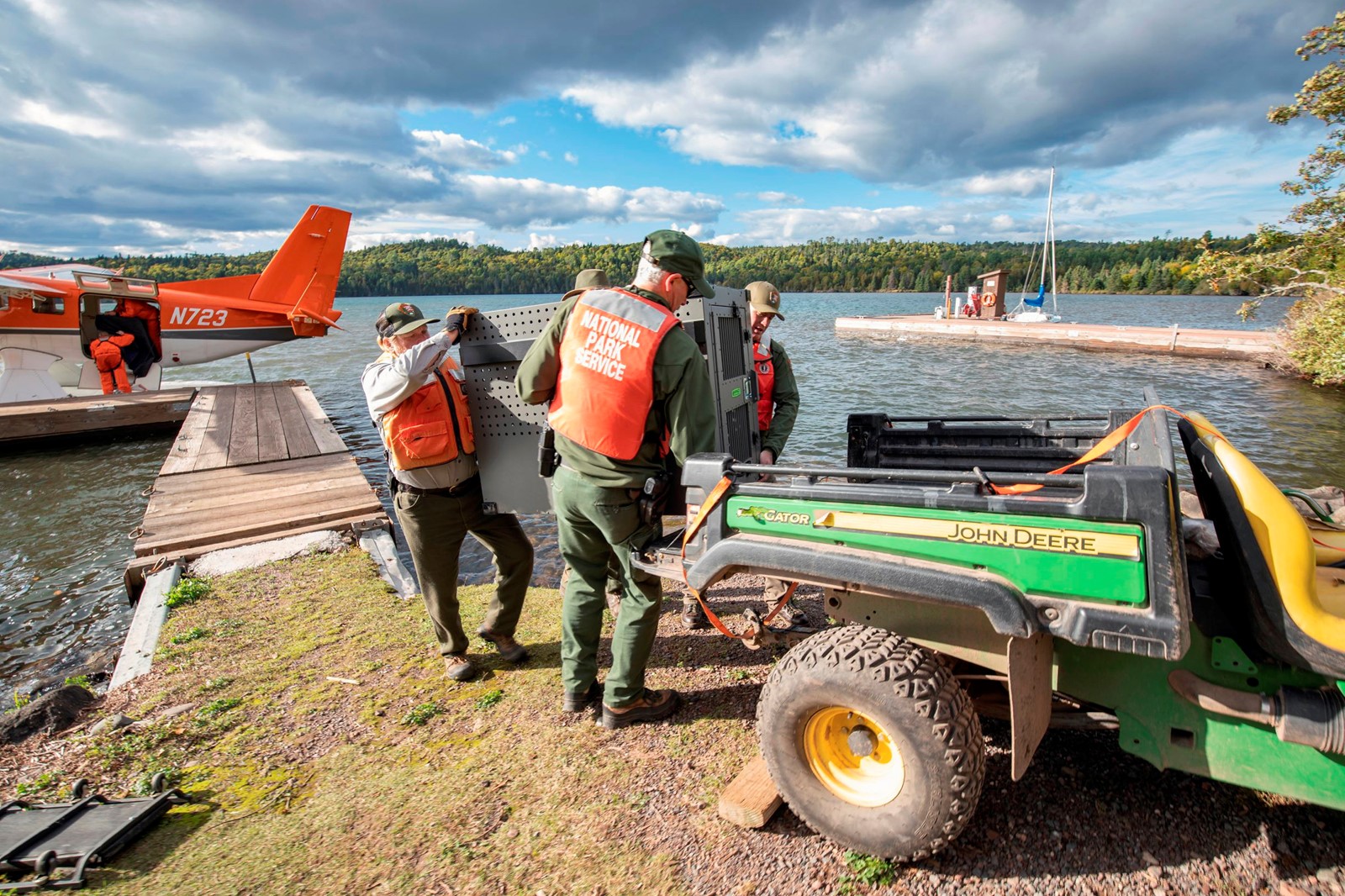 Isle_Royale-Wolf_Survey_30301--acd1f_1095366598.jpg