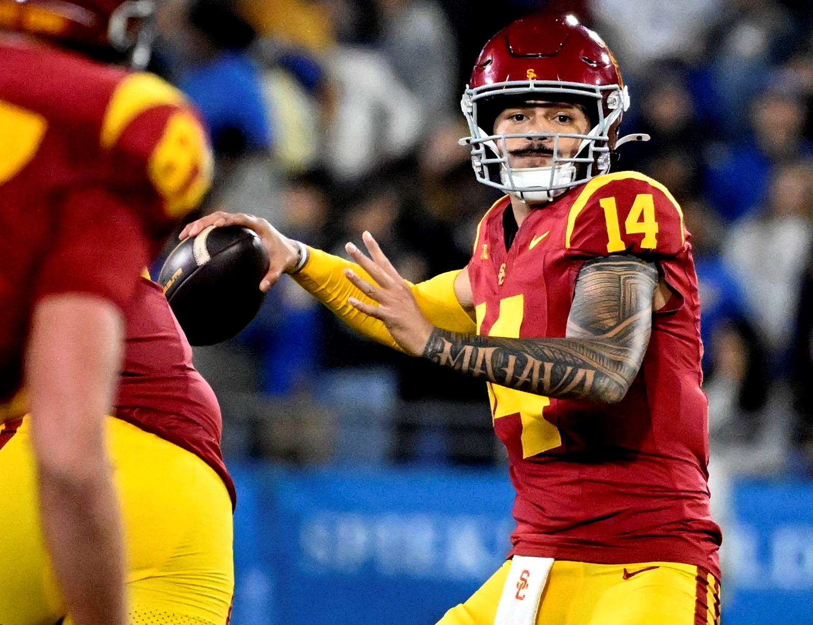 1124_NWS_LDN-L-USC-UCLA-FBC-1124-KB69_1086885946.jpg