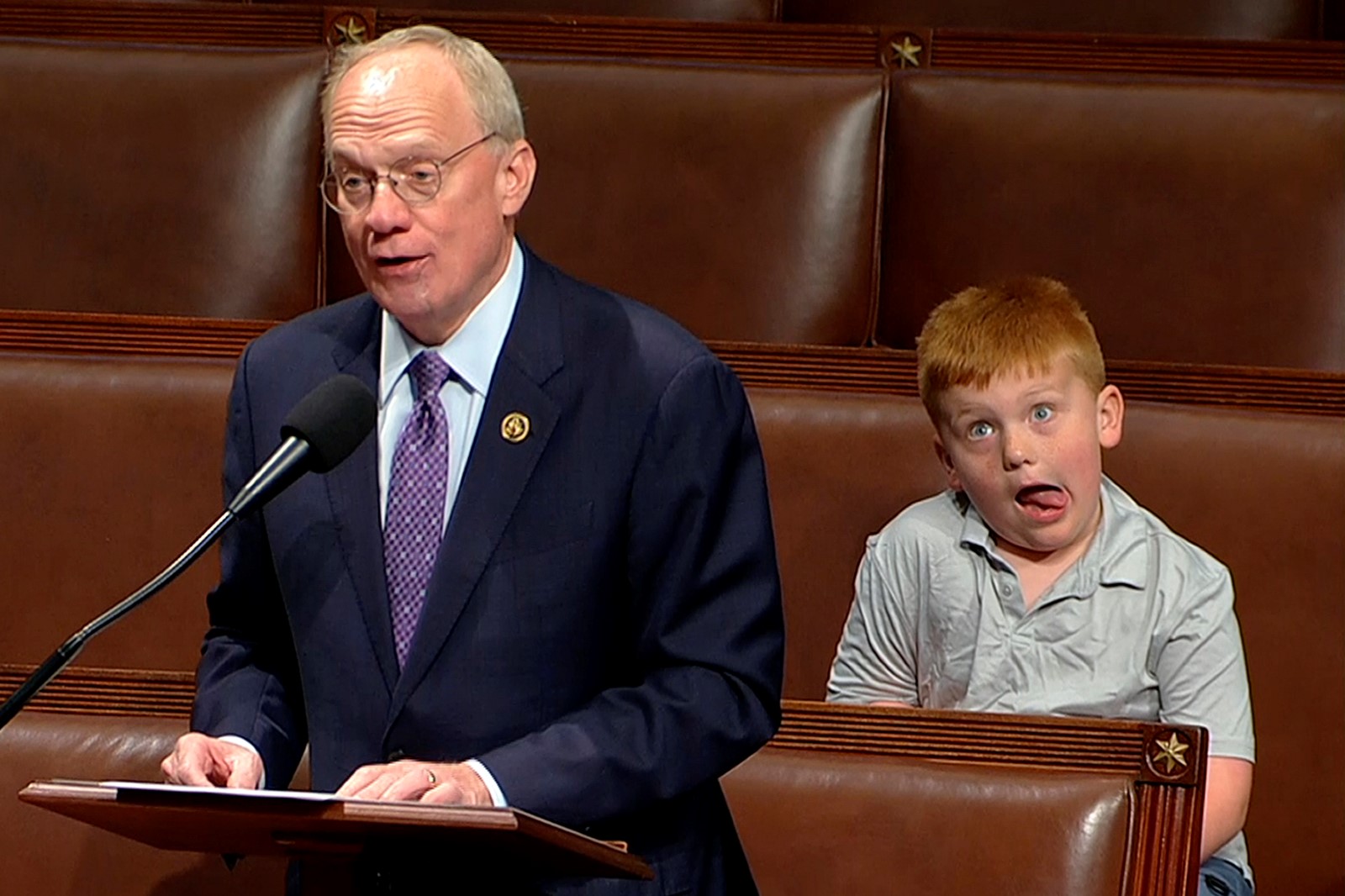 Congress_Kid_on_House_Floor_42942--d5419_1079523609.jpg