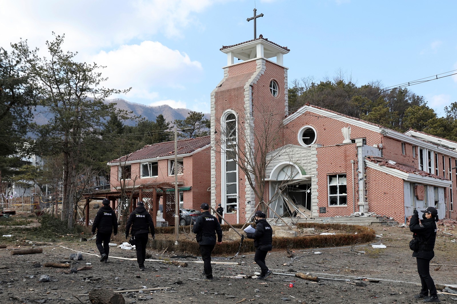South_Korea_Accidental_Bombing_01904--7051a_1090548267.jpg