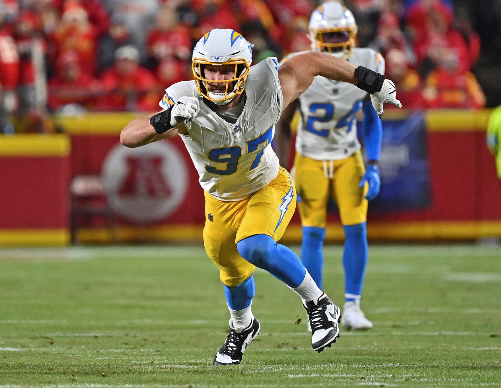 0220_NWS_chargers1_1090003542.jpg