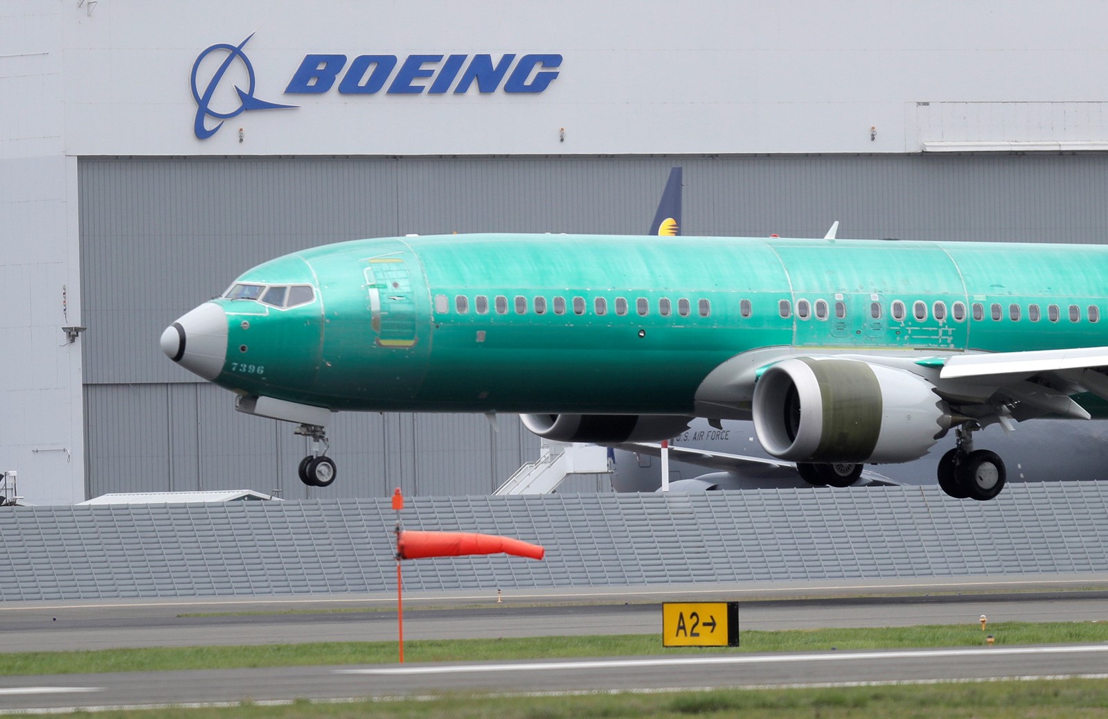 Boeing_Plane_Rudder_48658--d6d5c_1075934603.jpg