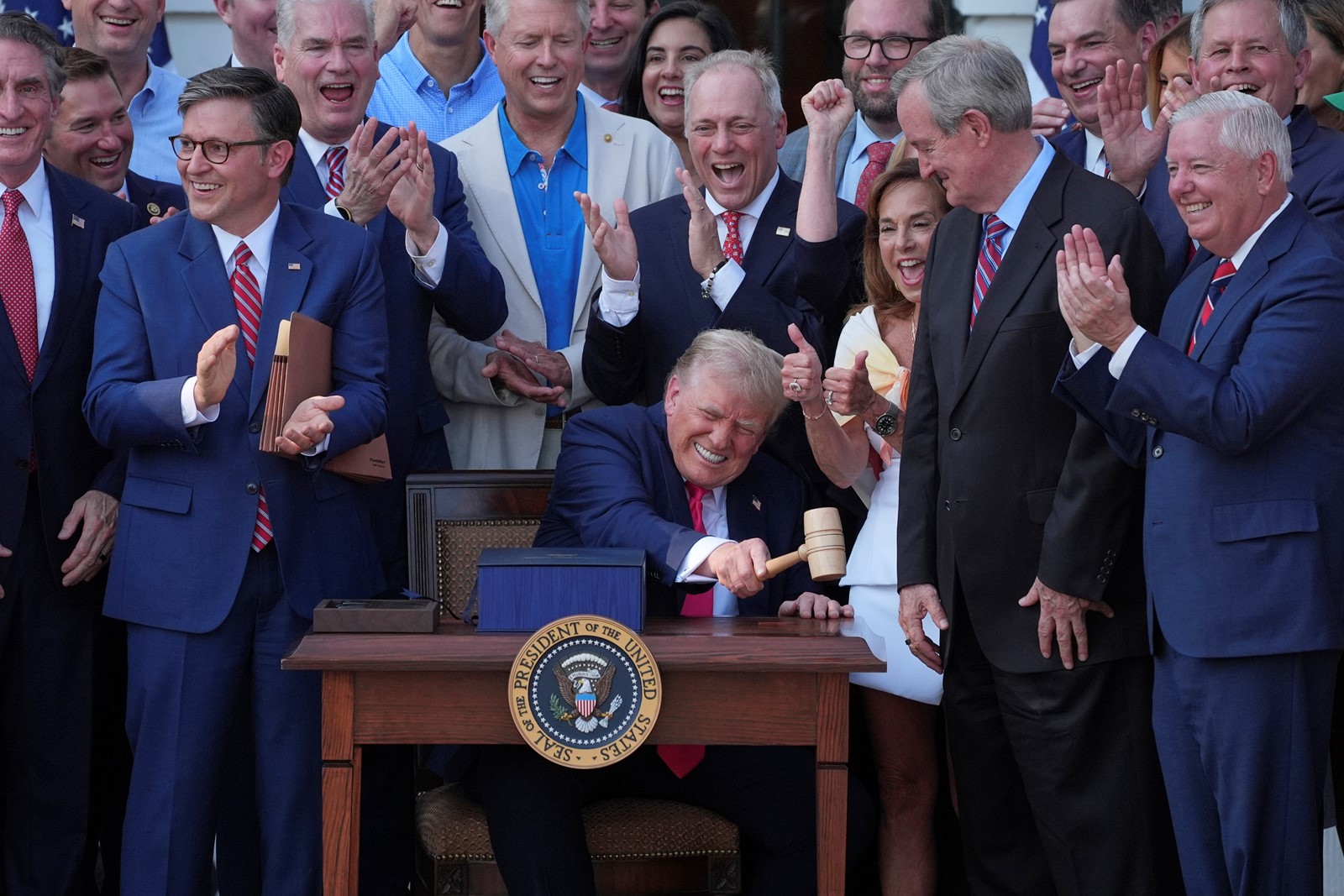 Trump_Congress_Tax_Cuts_92402--c9942_1094987523.jpg
