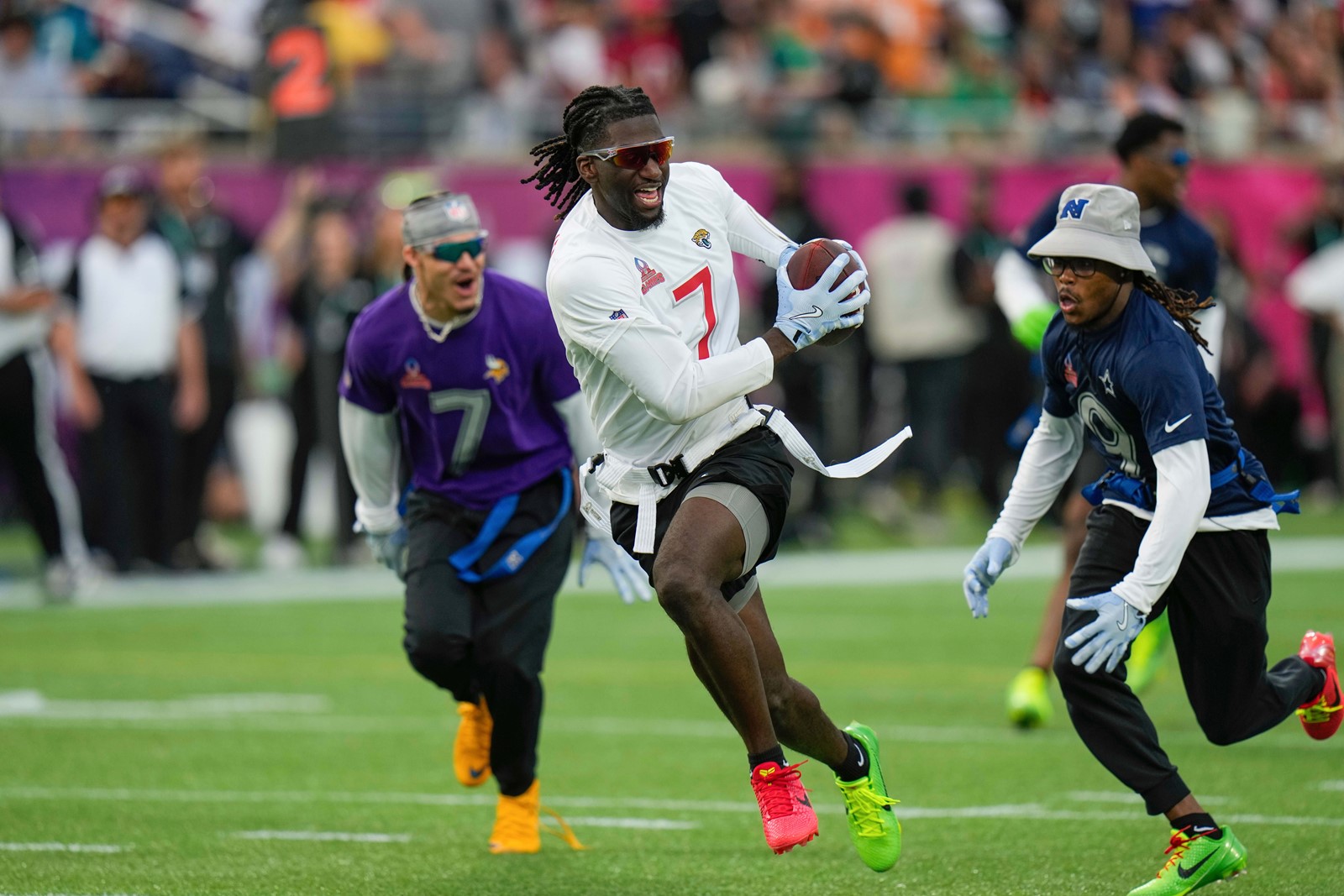 Flag_Football_Olympics_65993--92a2b_1093335676.jpg