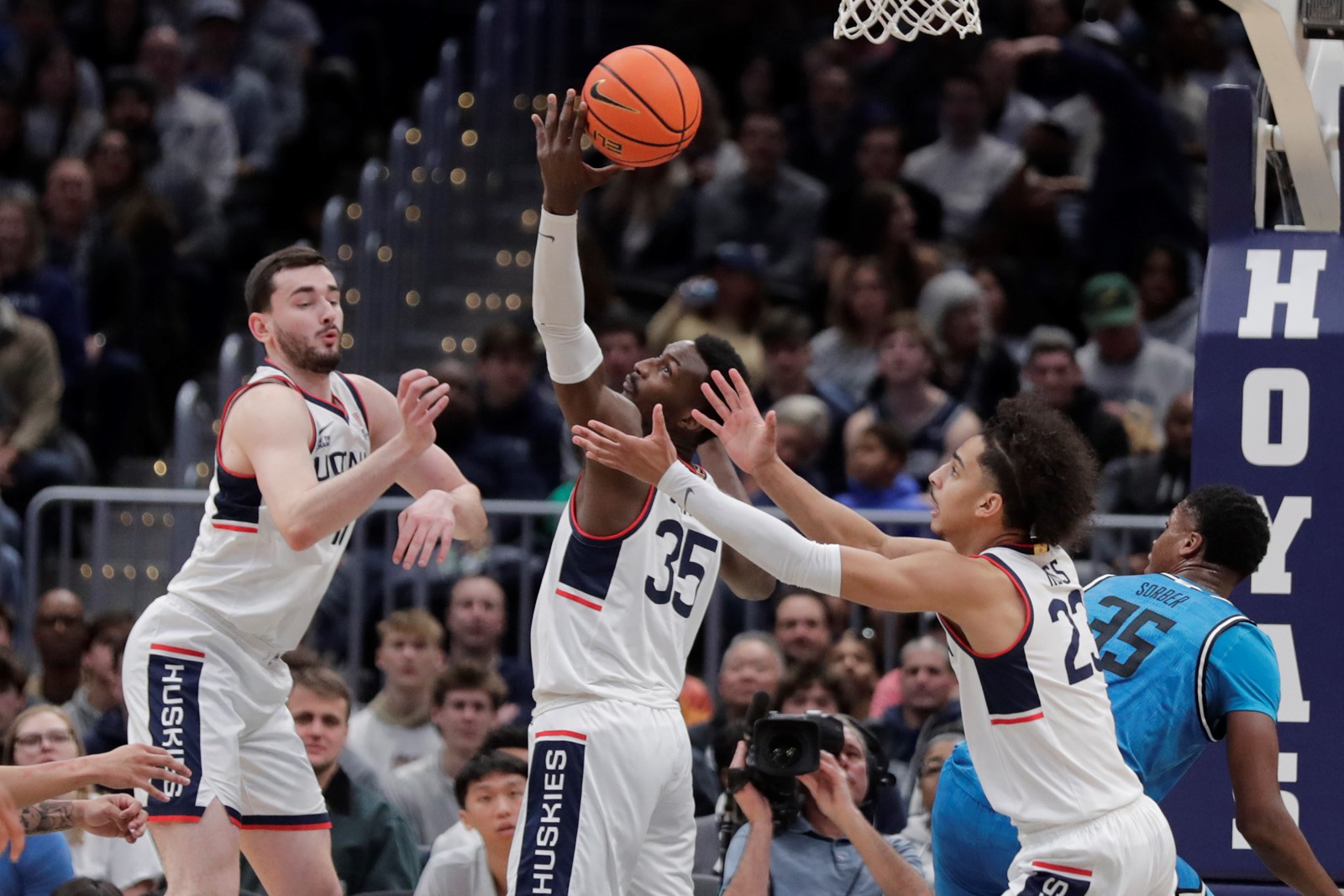 UConn_Georgetown_Basketball_36362--23d03_1088520454.jpg