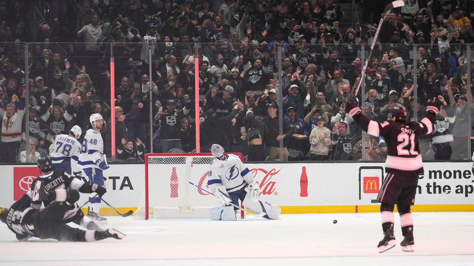 Lightning_Kings_Hockey_53264--46092_1088272480.jpg