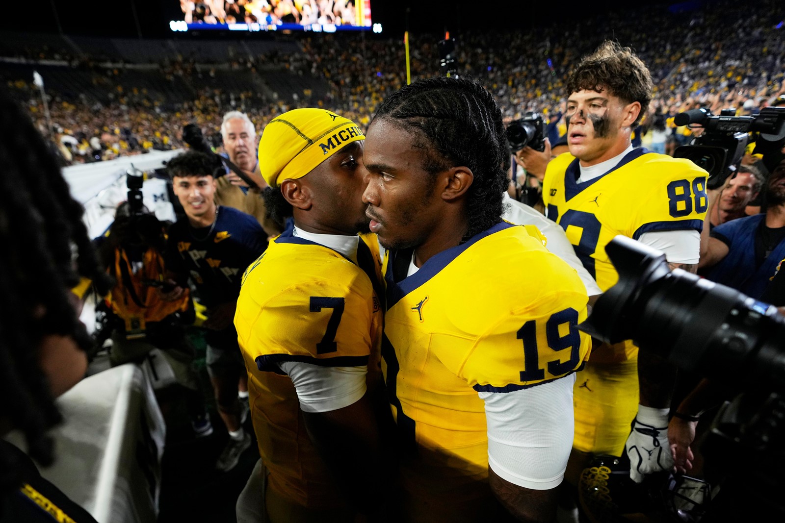 W_Michigan_Michigan_Football_1222_-1_1110553382.jpg