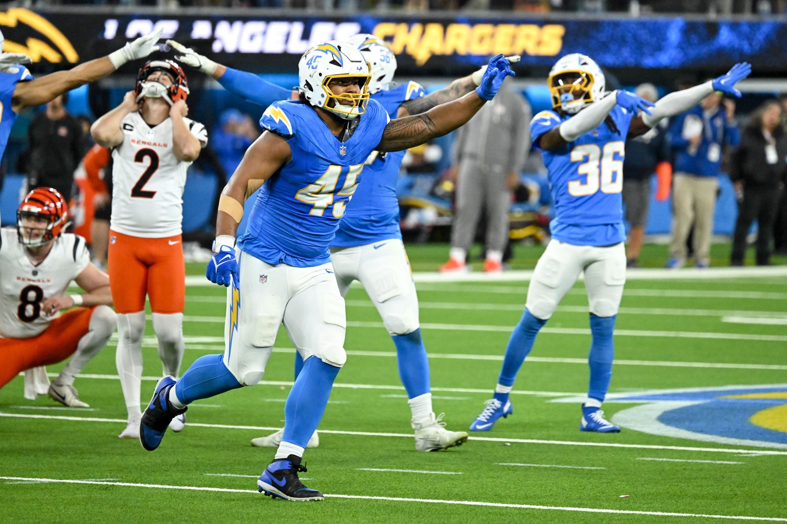 0718_NWS_LDN-L-CHARGERS-1118-DC-18_211225094#2_1095472279.jpg